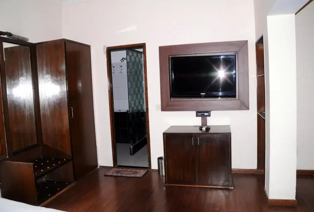 OYO 16006 Hotel Meedo's Grand