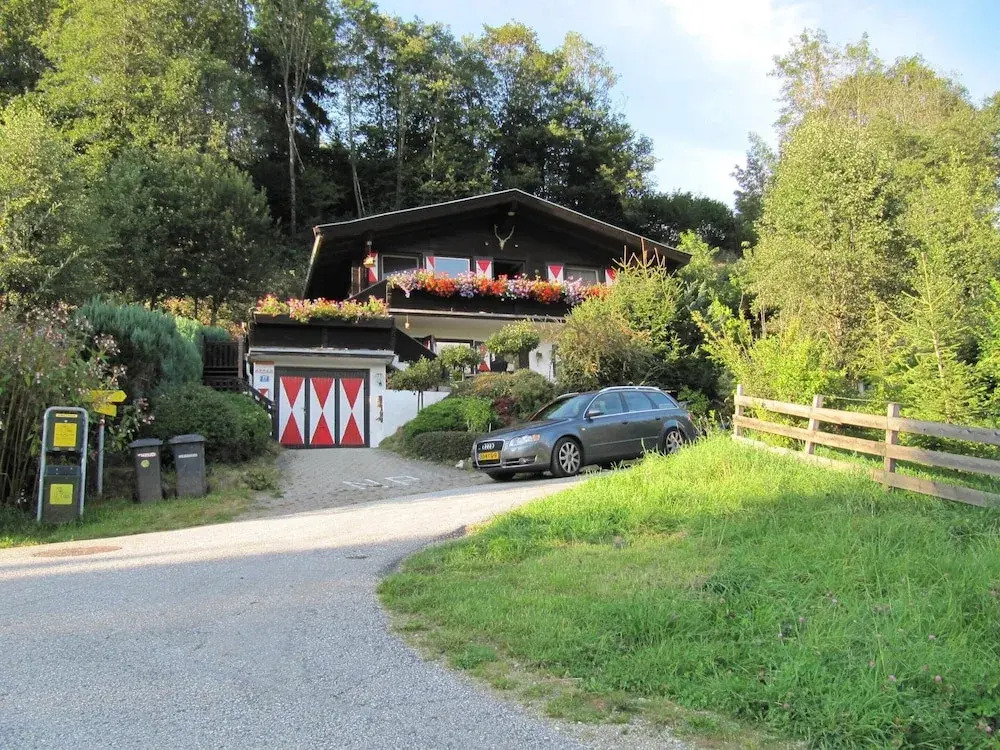 Spacious Chalet in Niedernsill near Skiing