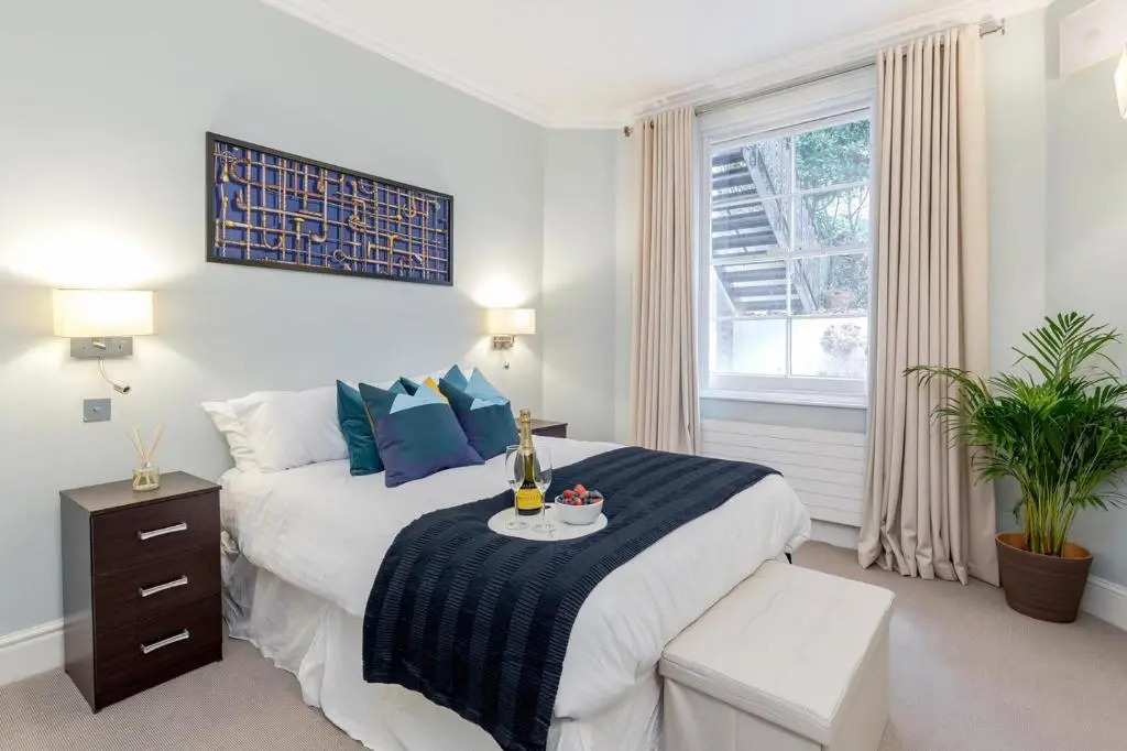 Luxurious Central Kensington Apartment