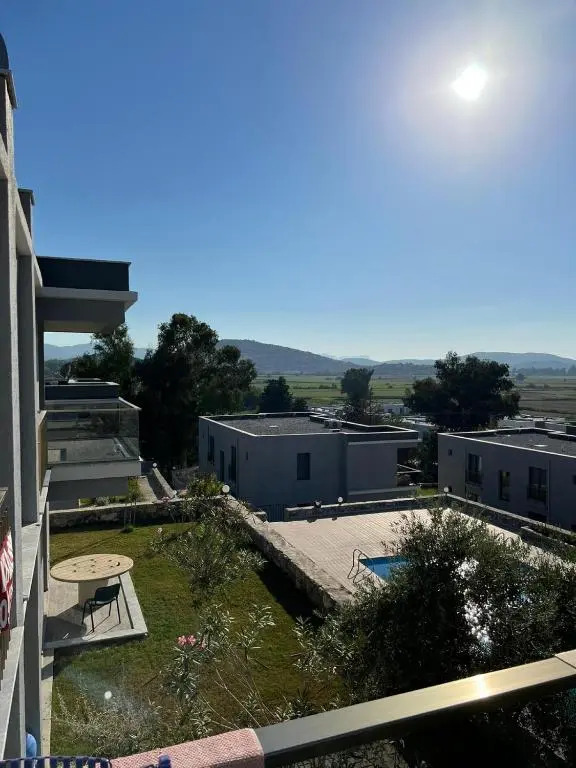Scenic Flat With Shared Pool in Milas