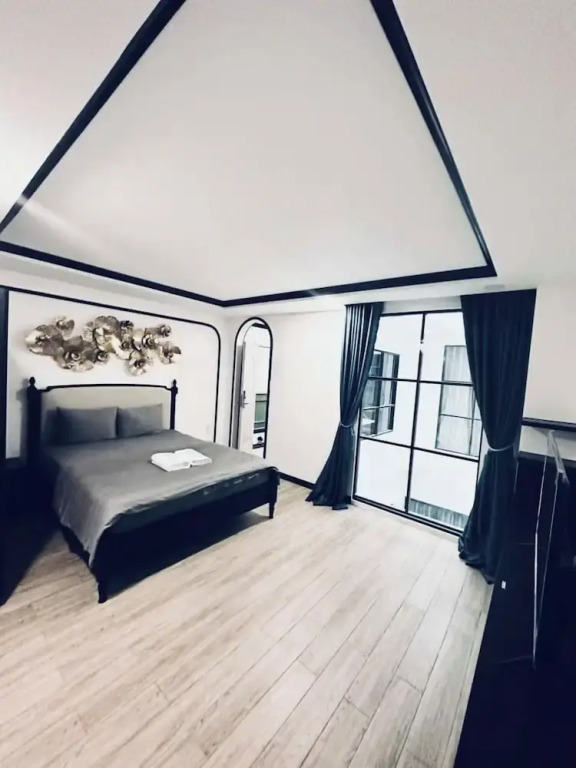 Sargon D'Luxe