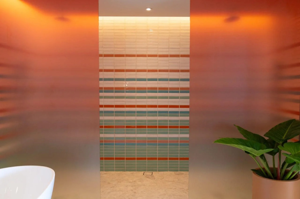 The Standard, Pattaya Na Jomtien