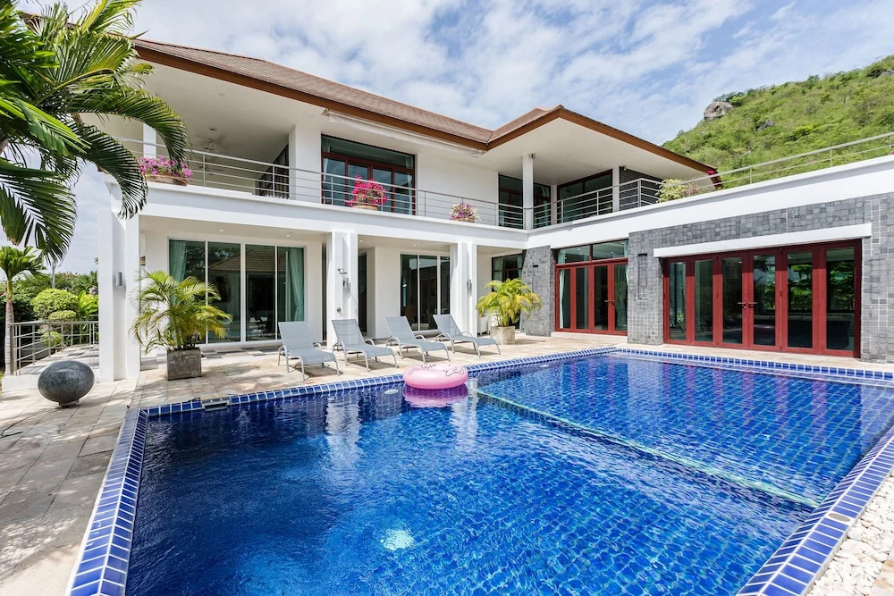 Unique Pool Villa with 5 Bedrooms and Sea View PM-C1