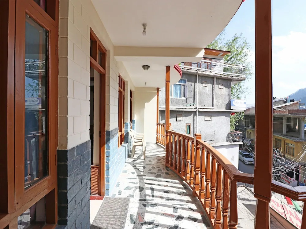 OYO 13732 Home Cozy near Mall Aleo Manali