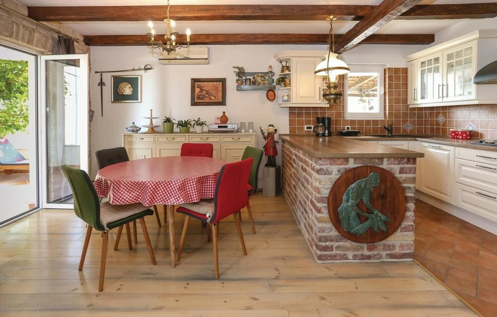 Four-Bedroom Holiday Home In Kastel Sucurac Ii