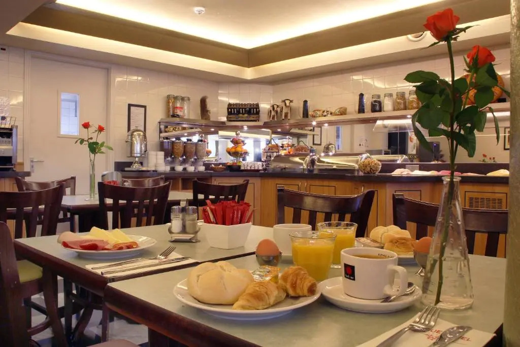 Avenue Hotel
