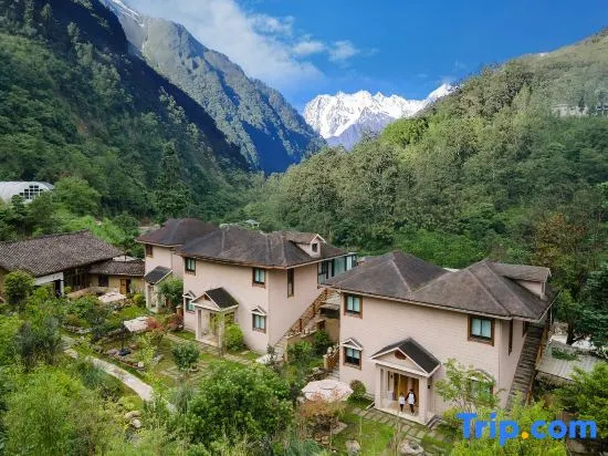 Hailuogou Tongtang·Secret Garden Holiday Villa·Snow Mountain Holiday Villa