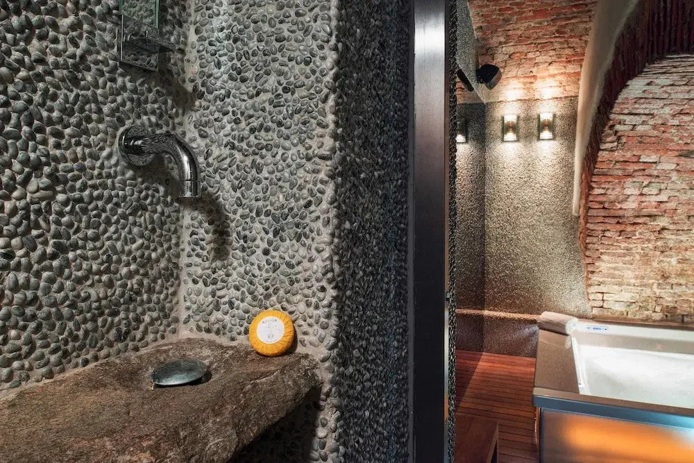 Unique 4 Bedroom Apartment near Duomo