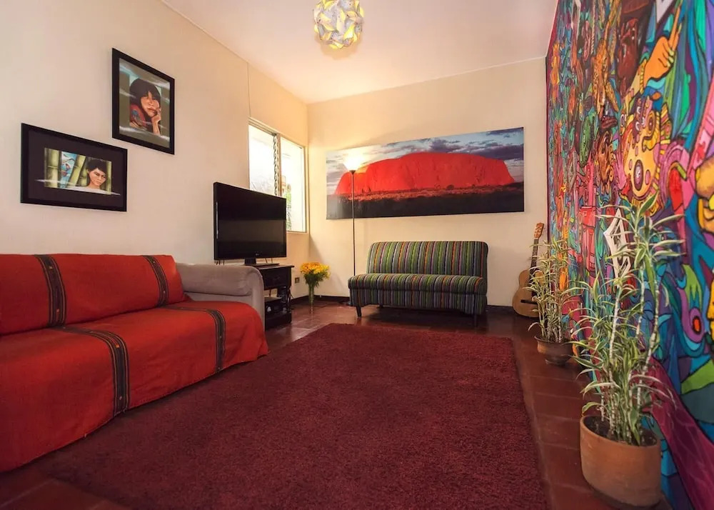 Quetzalroo Boutique Hostel