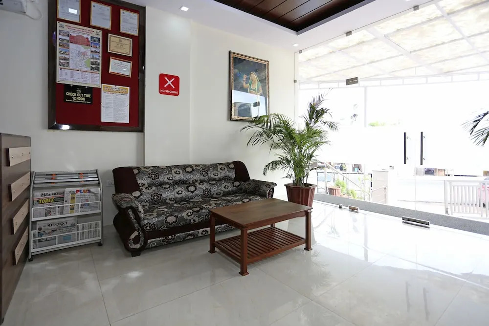 Fabhotel Shiv Palace