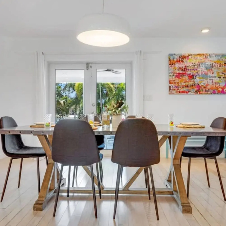 Luxe Lakefront Mansion Waterfront, Pompano Beach
