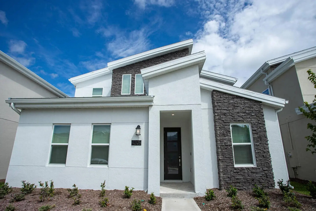 New Home 8 Bedrooms and 5 Bathrooms At Storey Lake