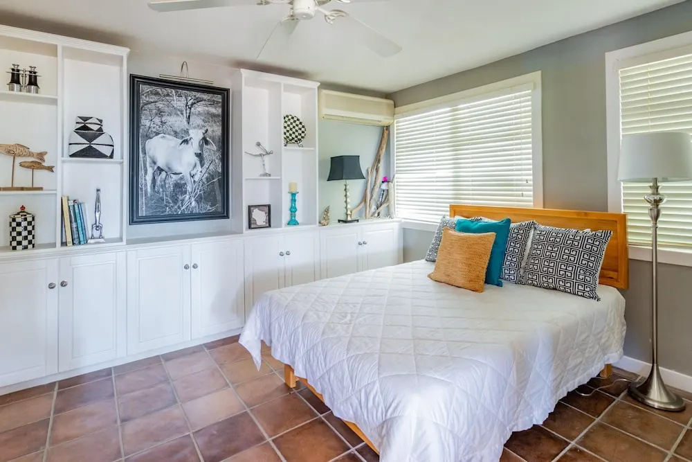 Stunning Home with Brand-New Guesthouse and Oceanview Terrace with Private Swimming Pool & Hot Tub