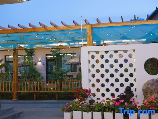 Flowers Bloom in the Western Regions homestay