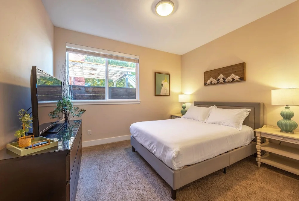 Hull Street Loft 2 Bedroom Townhouse by RedAwning