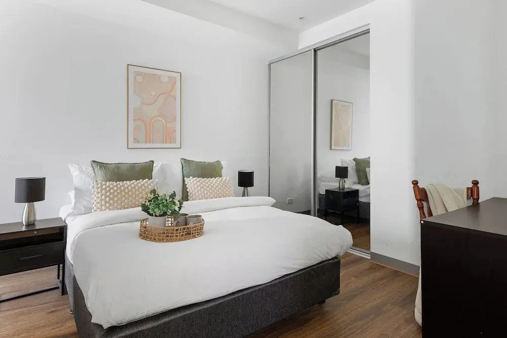 A Chic 2BR Apt Near Melbourne Uni, Free Parking