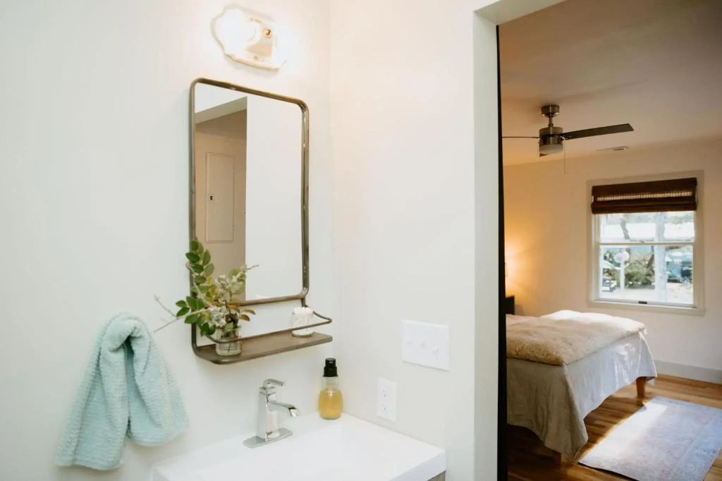Cottage by the Sea: Pagnotto Shellback House