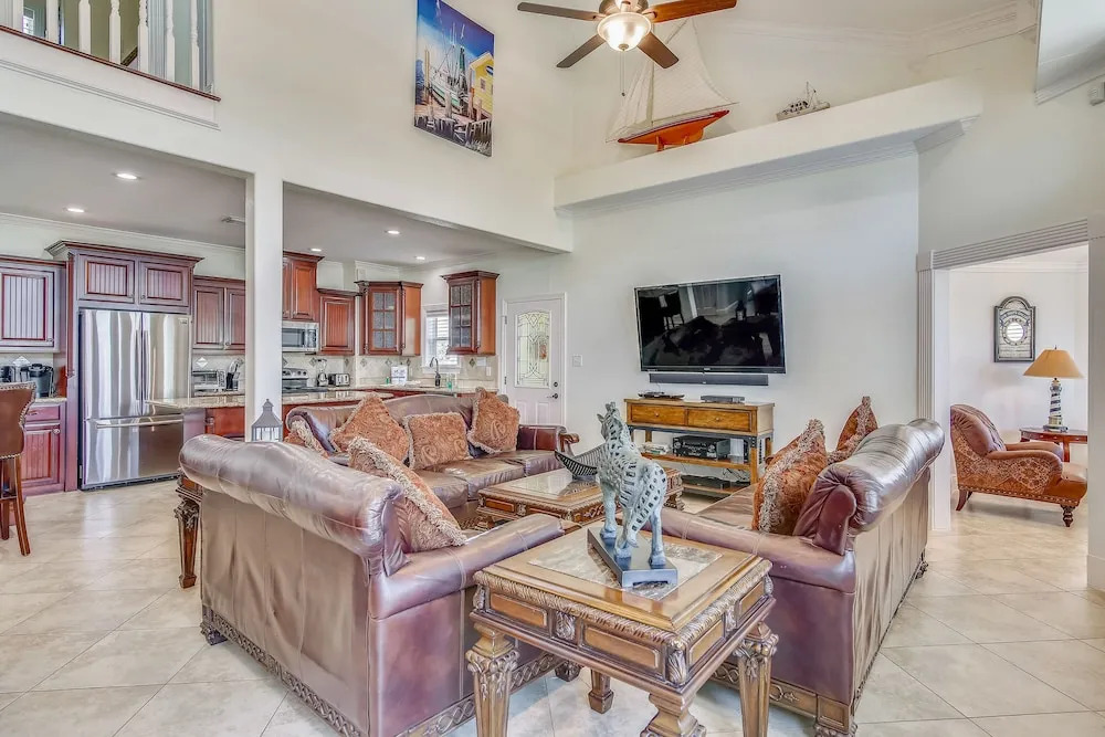 Sea Pearl 6 Bedroom Home