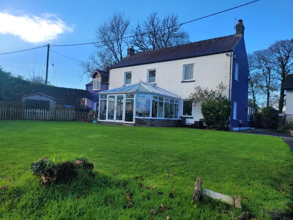 Cosy pet friendly cottage on our smallholding, friendly animals to meet, lovely countryside setting, small but comfy, sleeps up to 2 adults 1 child
