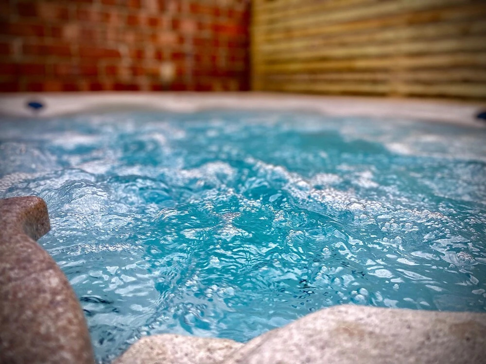 Family modern 3 bedroom Hot Tub House- Sleeps 6