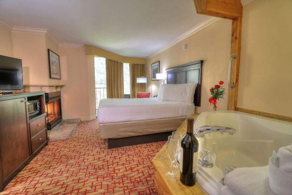 Edgewater Hotel - Gatlinburg