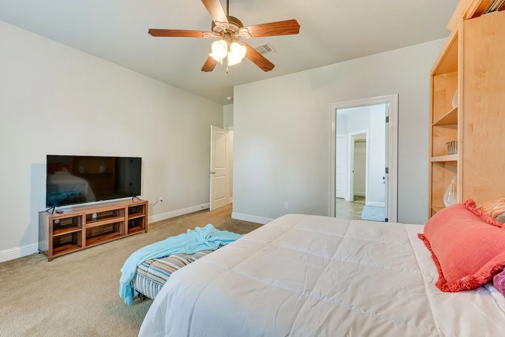 Spacious Zachary Home: 12 Mi to Baton Rouge!