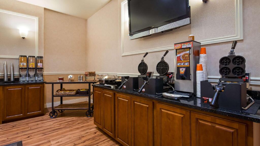 Best Western Plus Royal Oak Hotel
