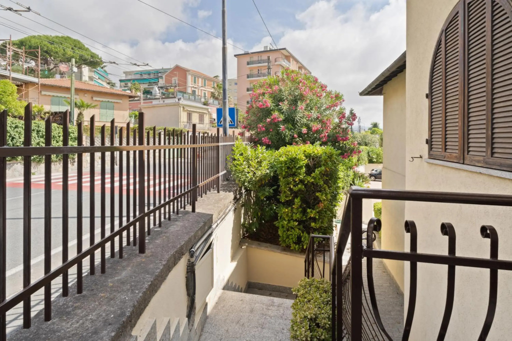 Sanremo Flat with Private Parking - Swimming Pool and NETFLIX