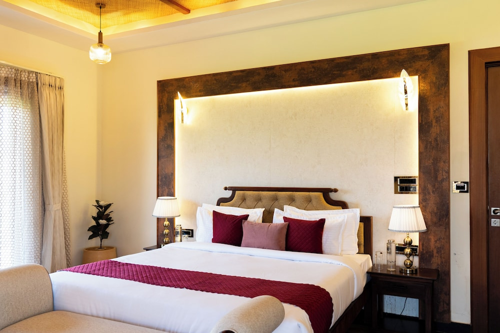 ELIVAAS Tiger Cave Suite with Pvt Pool