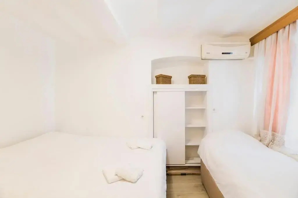 Beautiful 2BR House w/AC 400meters Taksim Square