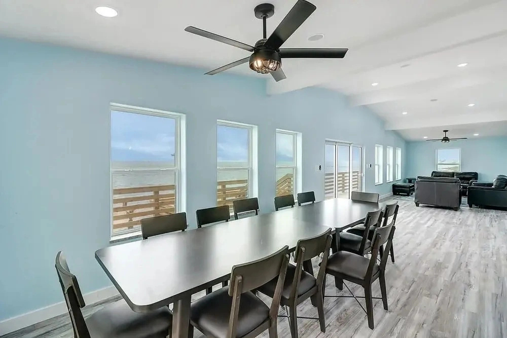 Laguna Shores 4 Bedroom Home by Redawning