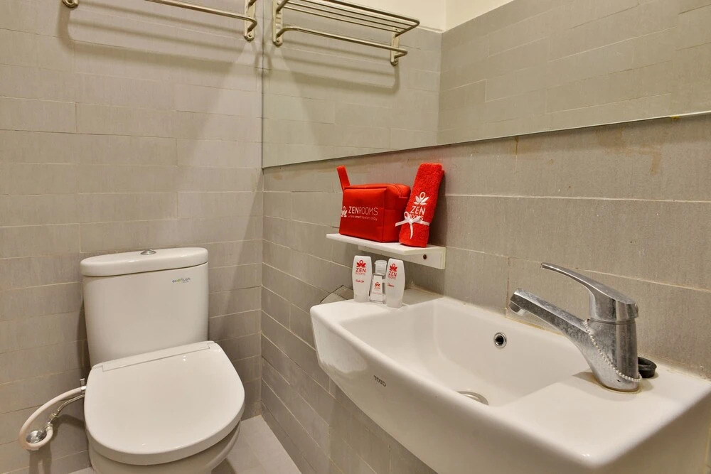 ZEN Rooms Near Mall Buaran