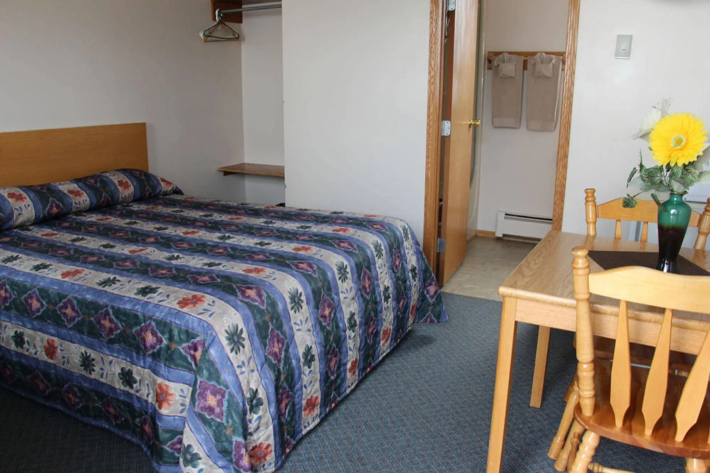 Lakehead Motel