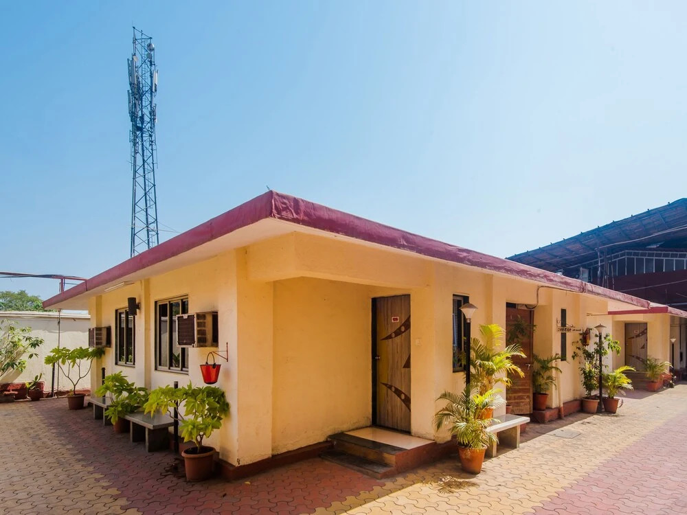 OYO 13308 Nest Inn