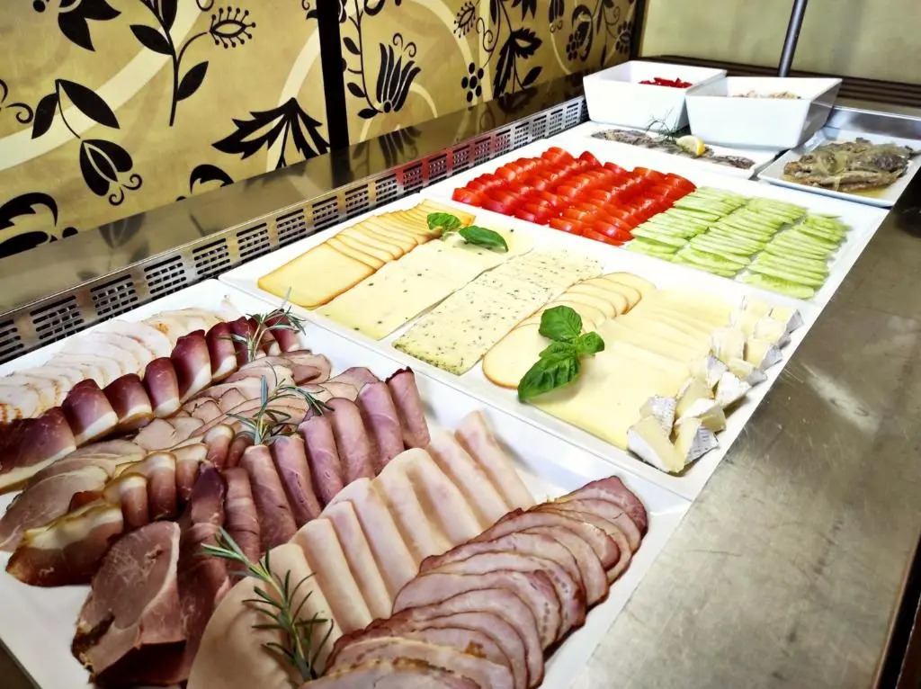 Złota Jesień Restauracja i Noclegi nad jeziorem