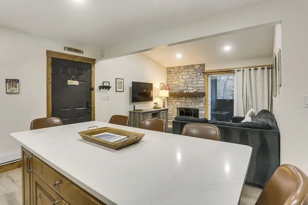 Cozy Avon Condo w/ Grill: Walk to Ski Shuttle