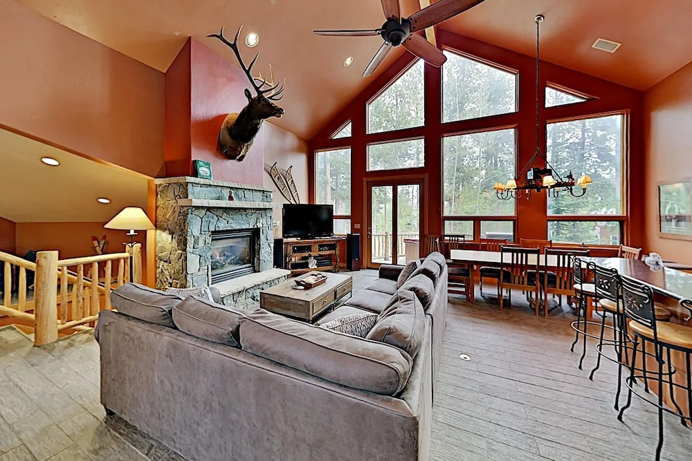 New Listing! Modern Ski Lodge W/ Hot Tub 4 Bedroom Home