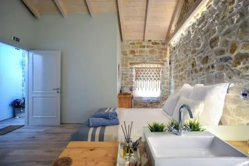 Paxos Fairytales Lovenest 2