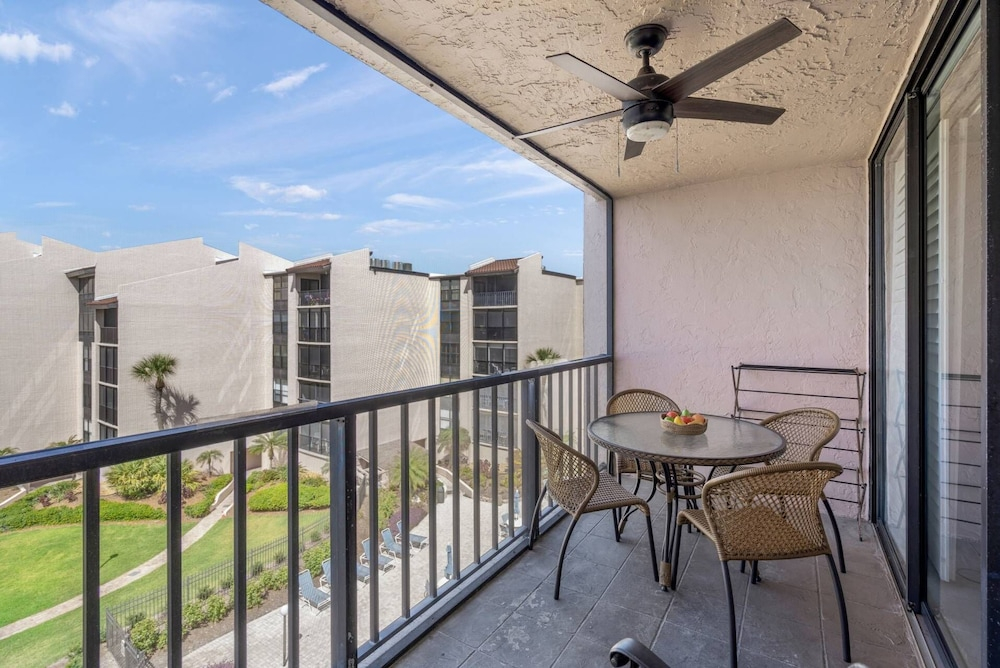 Siesta Breakers With Ocean Views, 5th Floor