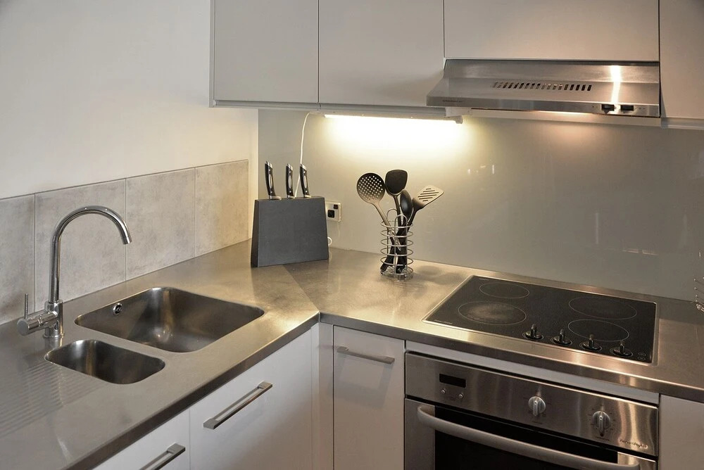 QV 2 Bedroom Apt Overlooking Marina -680