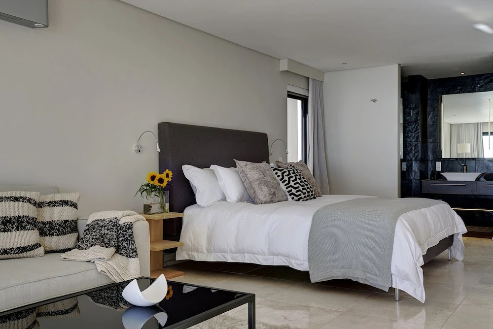 CB-ONE Luxury Stay