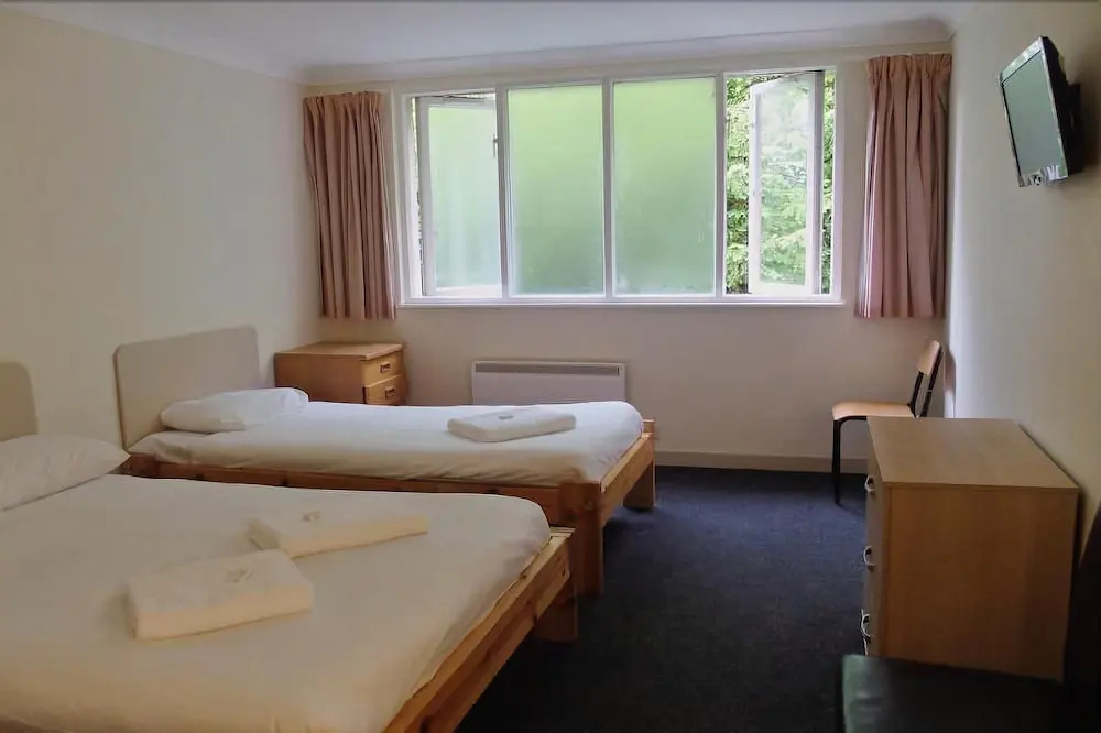 Almond House Lodge