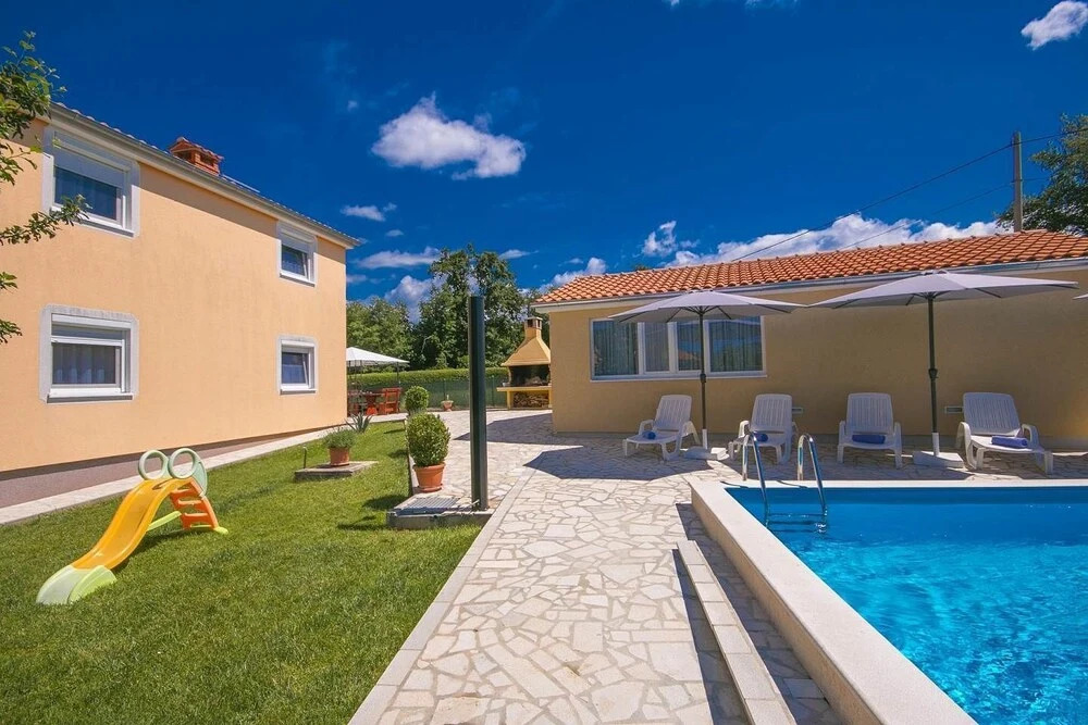 HOUSE Nevenka