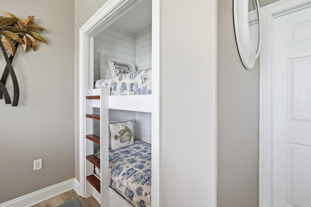 Relaxing Beachfront Condo with Beach Access - Unit 1603 by RedAwning