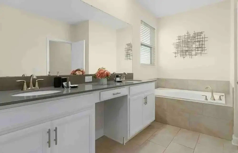 Comfortable Beds - Fully Equipped Kitchen Pool Spa