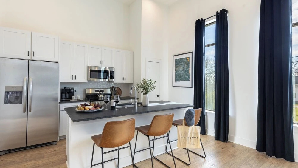 New Build Sleeps 12, 2 Condos in Scenic Bluffside, Minutes to Downtown