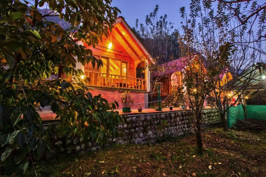Attic Cottage by Dumnu Homes