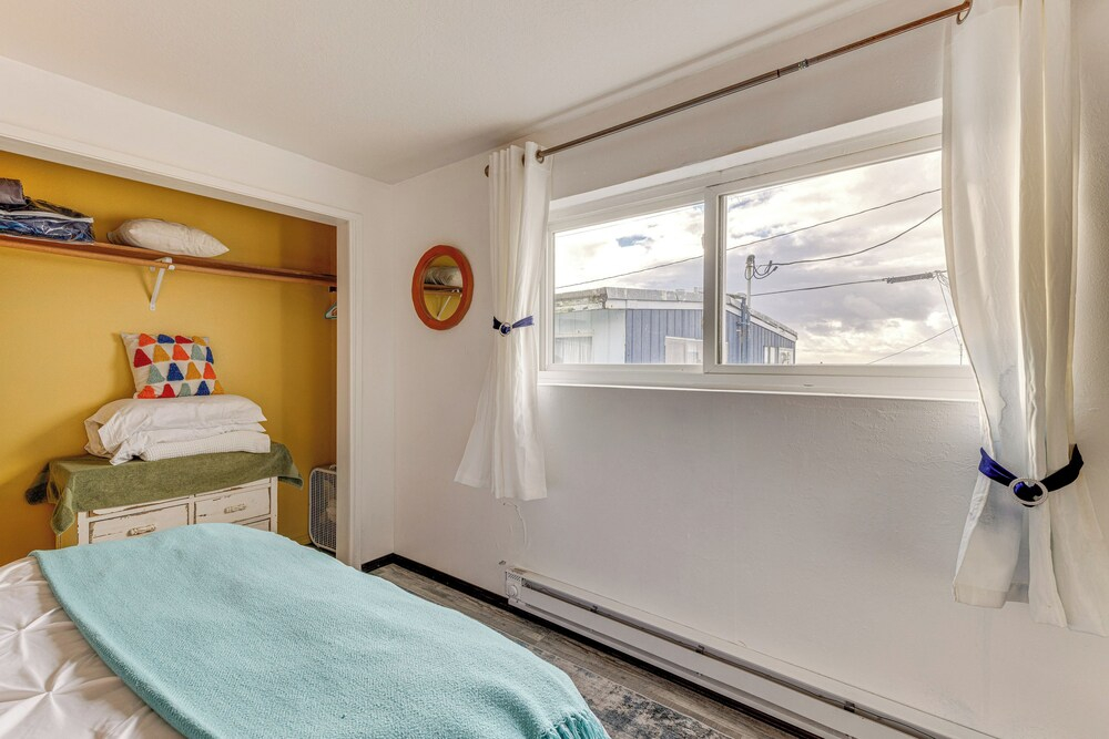 Quaint Rockaway Beach Gem: Walk to Shore!