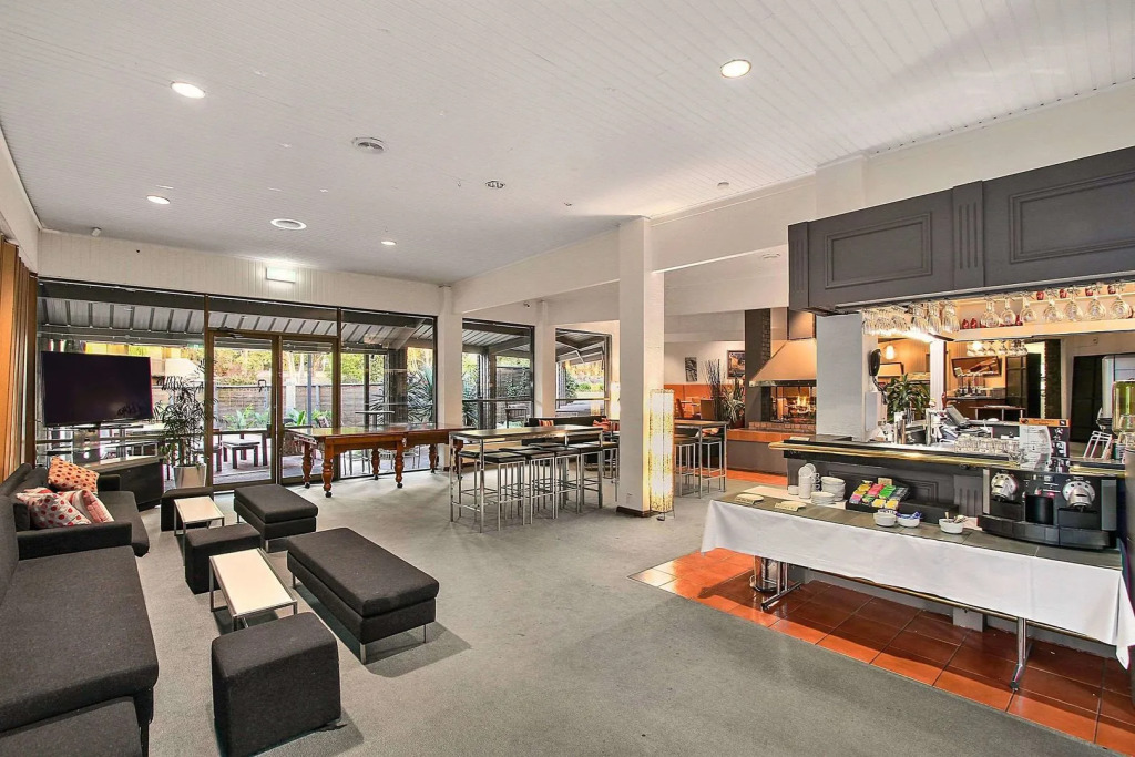 Knox International Hotel and Apartments
