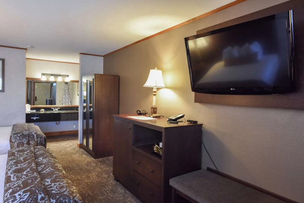 Best Western Plus Dockside Waterfront Inn